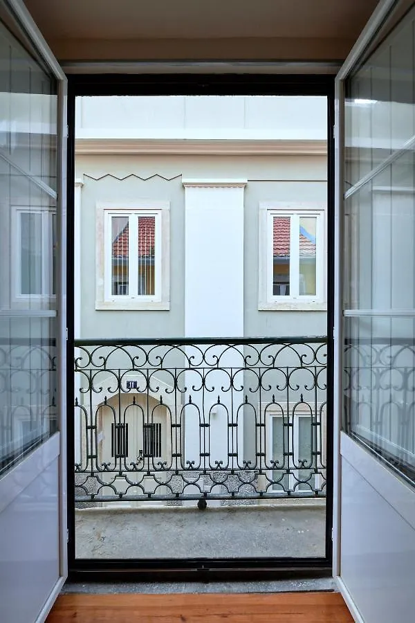 Renovated And Spacious Duplex Apartment With Patio, By Timecooler Lisboa Portugal