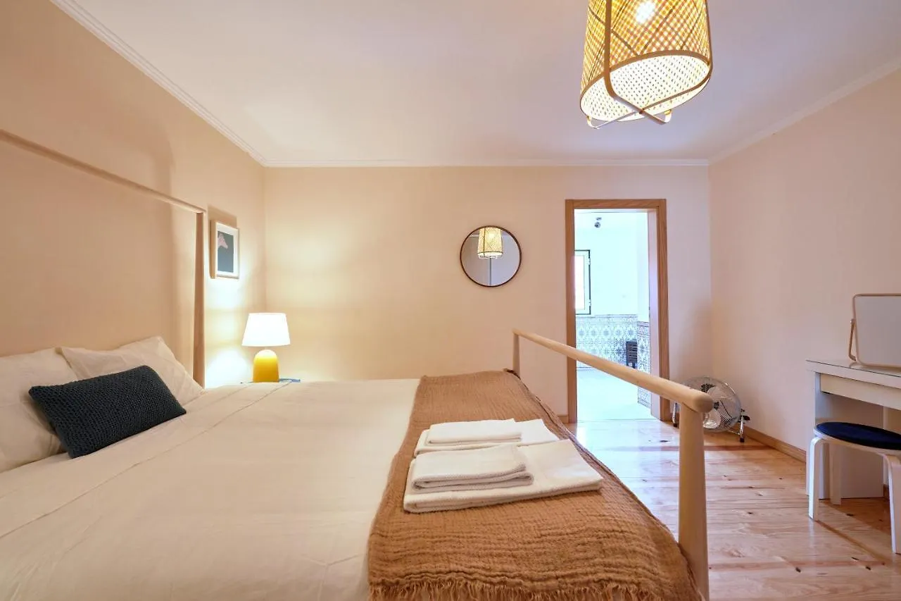 Renovated And Spacious Duplex Apartment With Patio, By Timecooler Lisboa Portugal