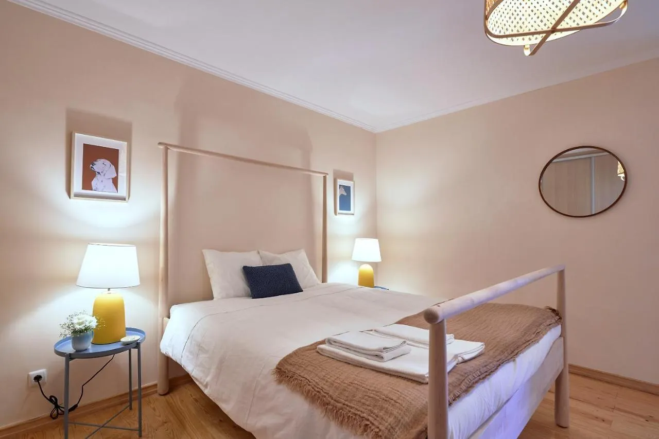 Renovated And Spacious Duplex Apartment With Patio, By Timecooler Lisboa