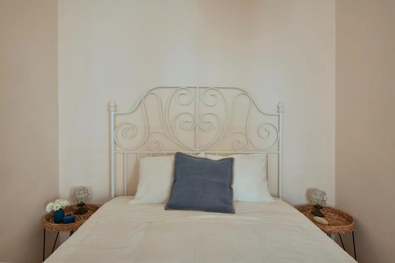 Renovated And Spacious Duplex Apartment With Patio, By Timecooler Lisbon Portugal