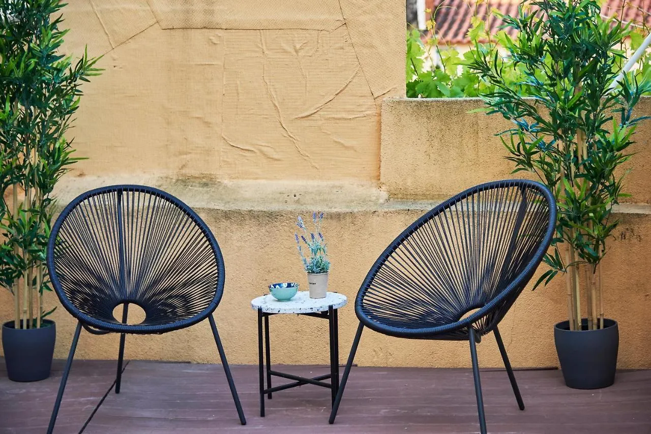 Renovated And Spacious Duplex Apartment With Patio, By Timecooler Lisbon