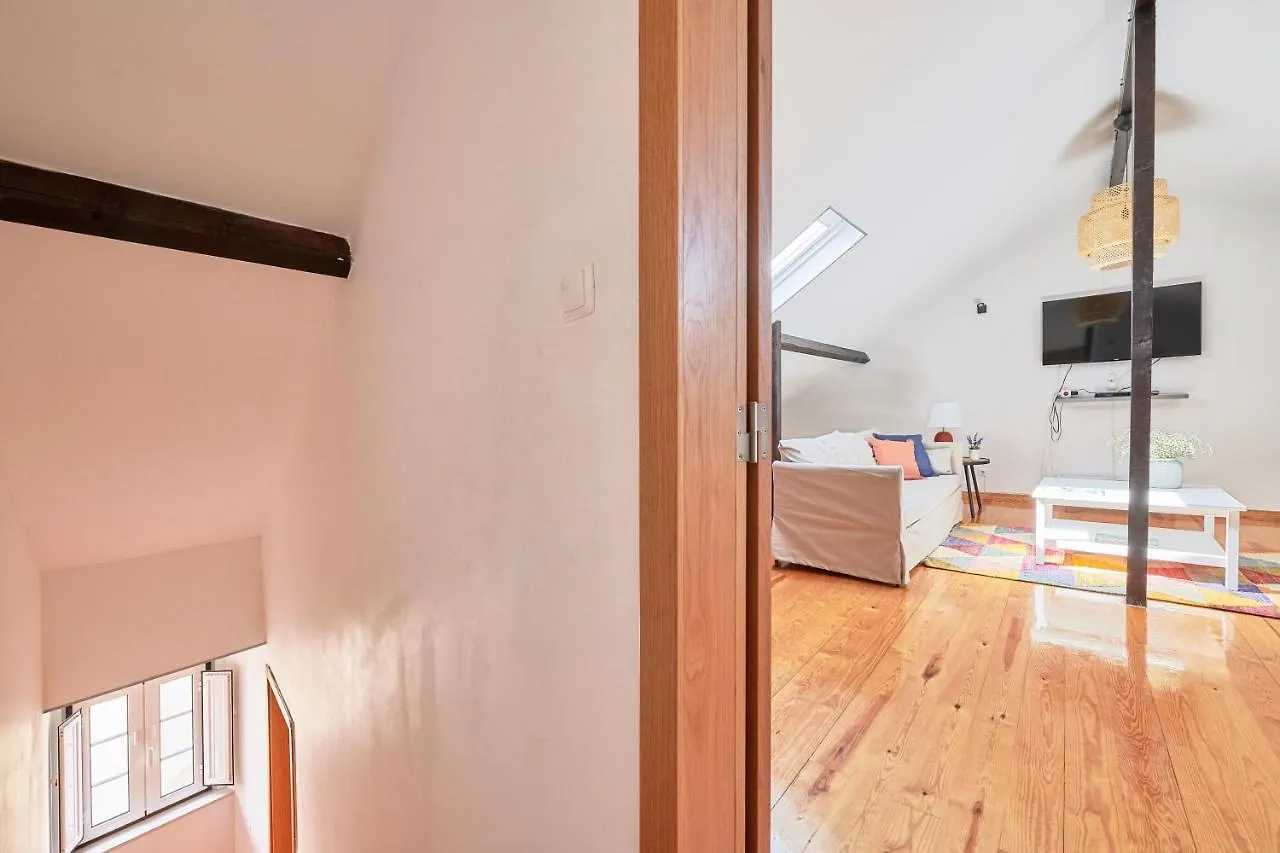 Renovated And Spacious Duplex Apartment With Patio, By Timecooler Lisbon