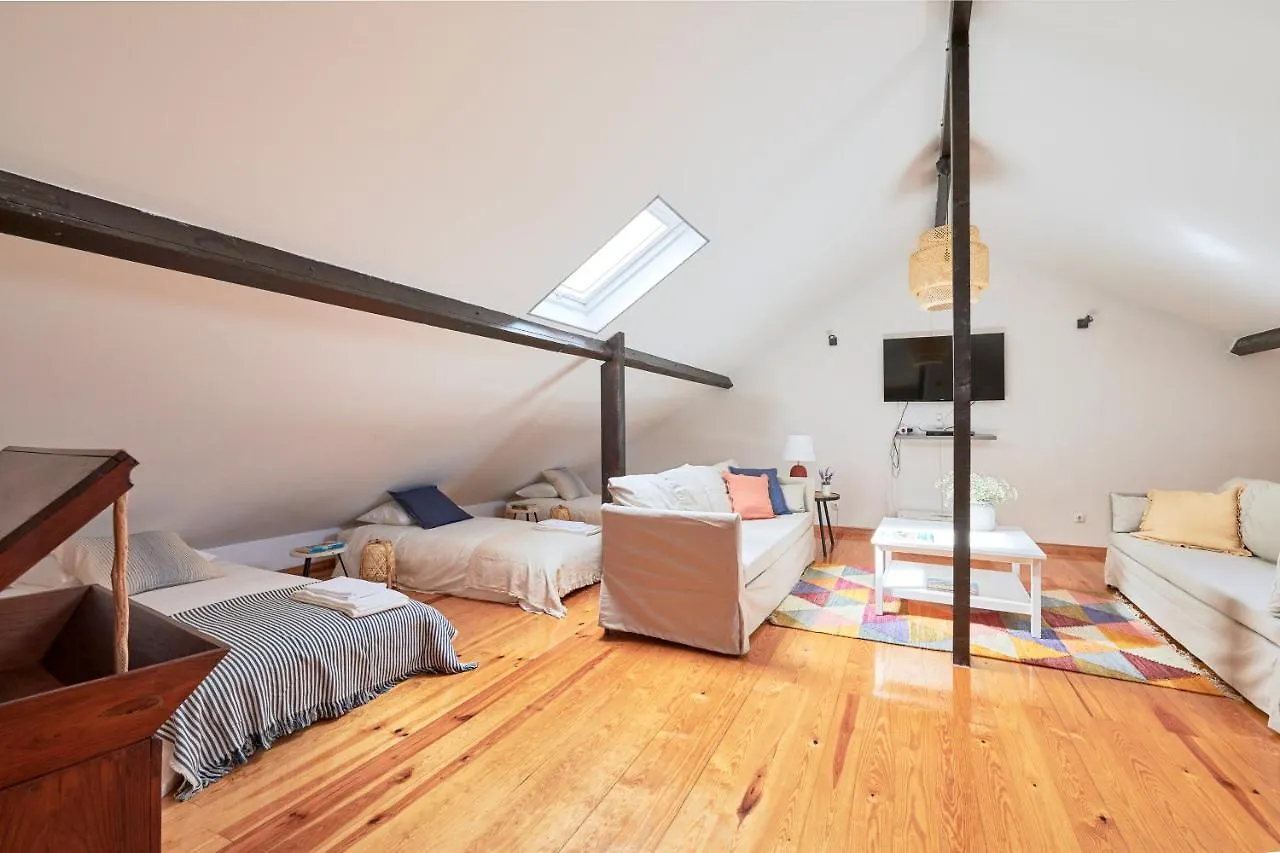 Renovated And Spacious Duplex Apartment With Patio, By Timecooler Lisbon