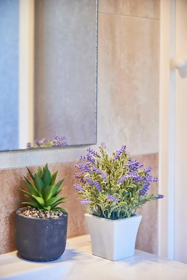 Renovated And Spacious Duplex Apartment With Patio, By Timecooler Lisbon