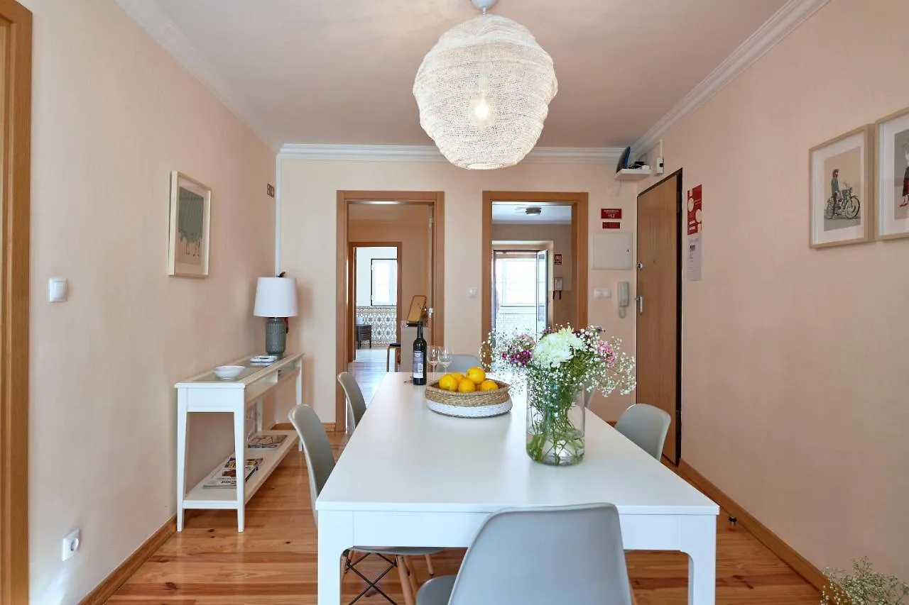 Renovated And Spacious Duplex Apartment With Patio, By Timecooler Lisbon